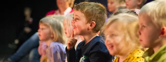 21051811Skolföreställningar.