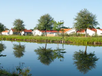 JSD2228 Toreboda Kanalbanken Gastorp Nybyggda Hus Vid Gota Kanal.