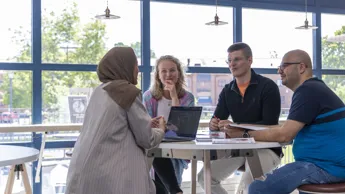 Studenter Maj 24 9818.